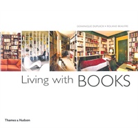 LIVING WITH BOOKS(ISBN9780500515433)